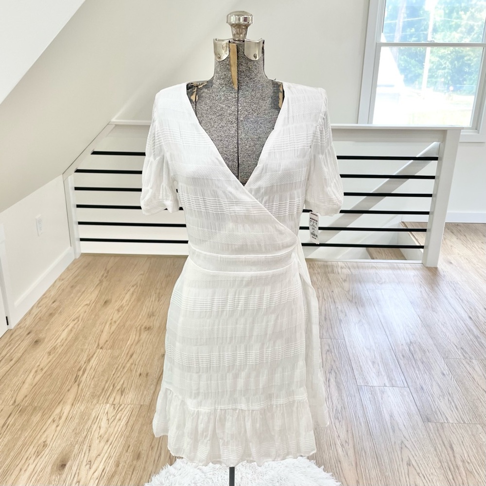 XS S Draper James textured, white V-neck wrap girly dress